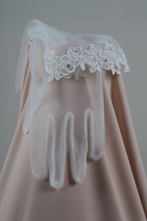 Short gloves made of natural white transparent stretchy tulle material.