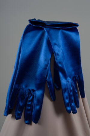 Long gloves in shiny blue fabric