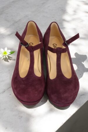 Gabor burgundy low heel suede shoes