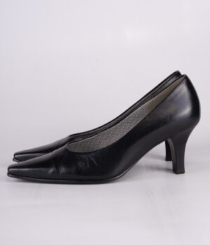 Gabor classic black leather shoes.