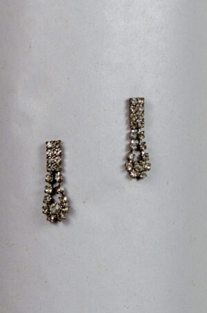 Small crystal dangling earrings