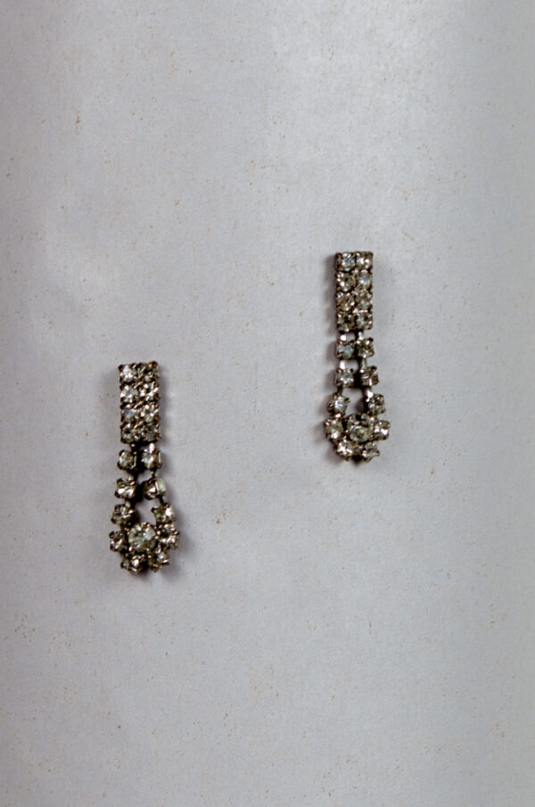 Small crystal dangling earrings