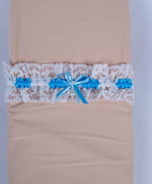 Garter made of off-white lace