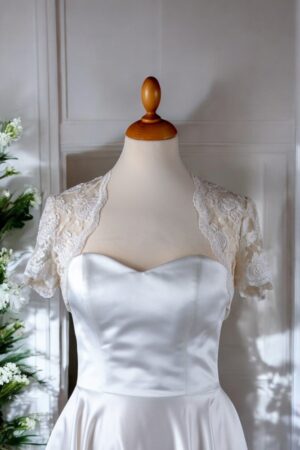 Festive natural white lace bolero for the bride.