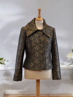 Formal jacket in brocade fabric.