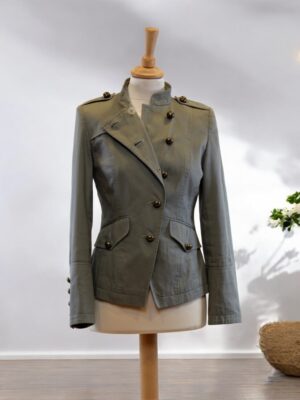 Olive green sportive jacket.