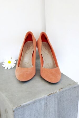 High-heeled shoes made of peach-colored suede.