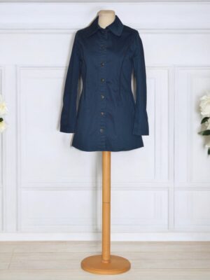 Dark blue light coat made of cotton fabric.