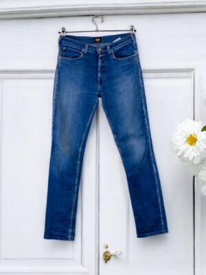 Slim fit blue women's jeans.