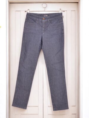 Slim fit dark blue women's jeans.