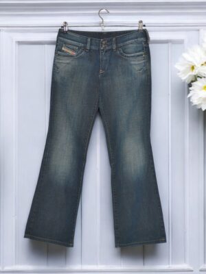 Straight cut dark blue jeans for women.