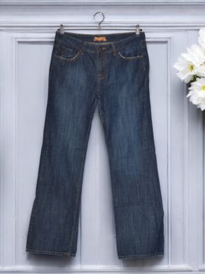 Straight cut dark blue jeans for women.