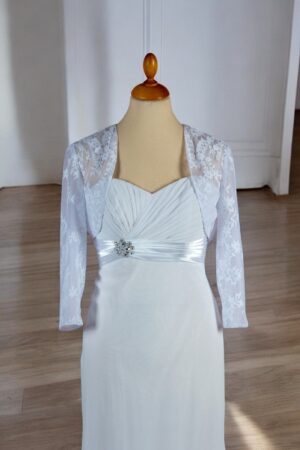 Festive white lace bolero for the bride.