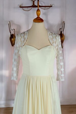 Festive natural white lace bolero for the bride.